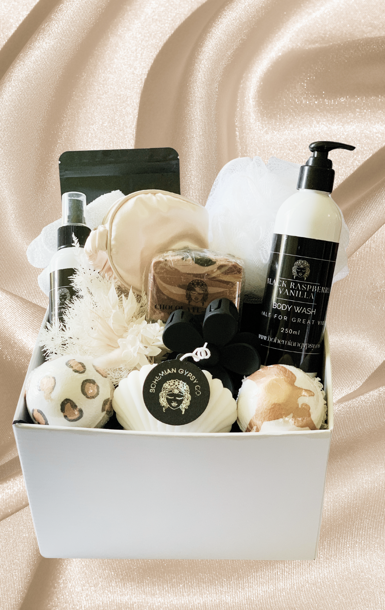 white & Gold Hamper