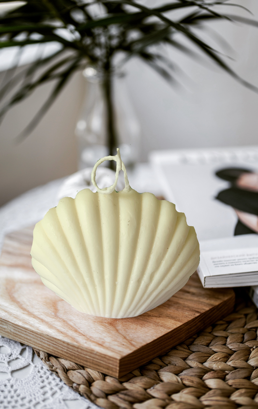 Ocean Pearl clam shell candle